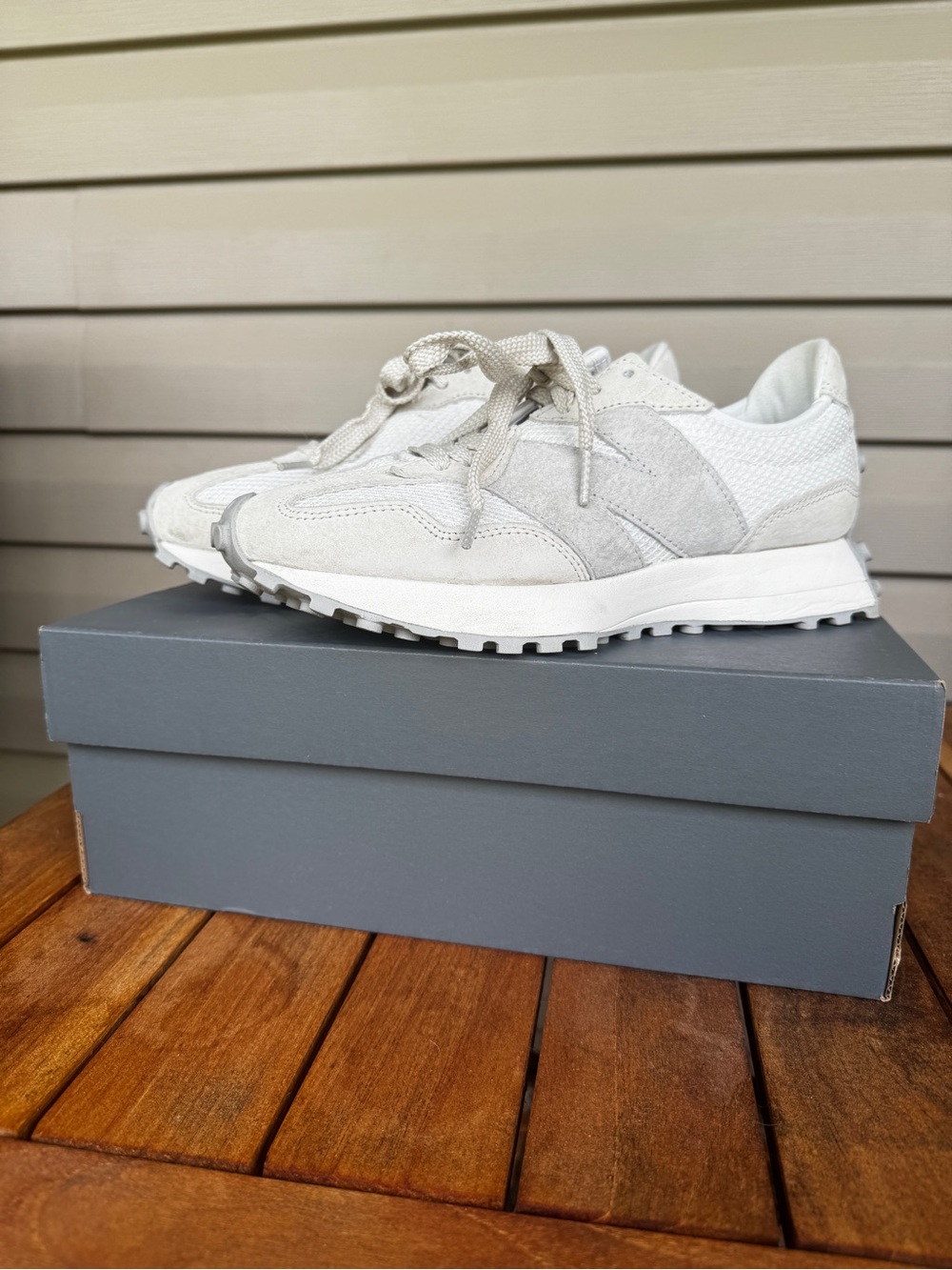 New Balance Women's 327